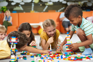 Comment nous gérons les comportements agressifs : sécurité et respect pour tous les enfants